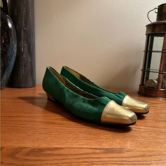 Rouge Helium Green Flats with Gold Toe - Picture 2 of 5